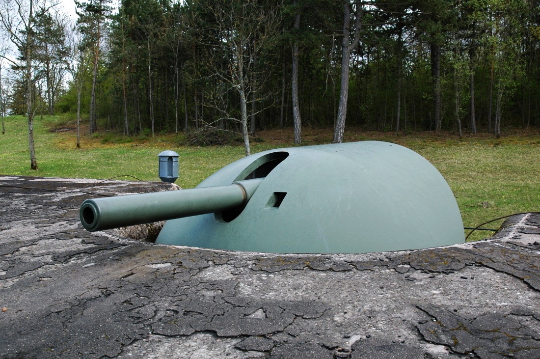 Kanón ráže ráže 100mm na štítové lafetě - Fest Mutzig, Francie 